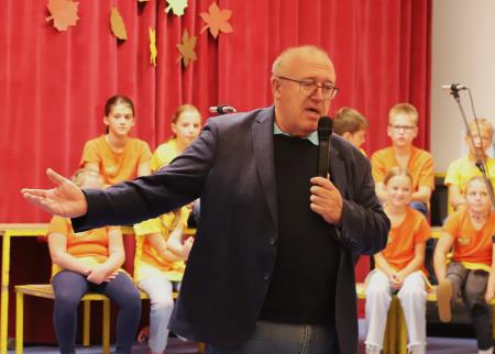 On OŠ ŠMD slavnostni nagovor župana Mateja Pečovnika   Foto Jože Miklavc  IMG_3884